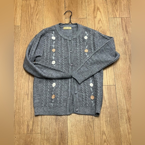 First Lady Cable Knit embroidered Cardigan- Medium PTP 19.5 inch - Picture 11 of 14